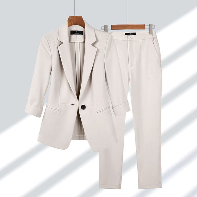 Chloé Elegant Blazer & Trouser Set