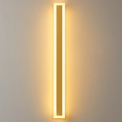 Elegant Linear Outdoor Wall Light with Dimmable LED and IP65 Rating | Modern Golden Design for Stylish Exteriors