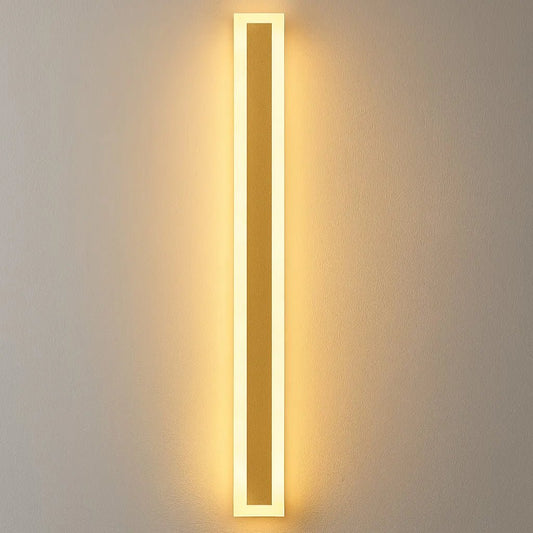 Elegant Linear Outdoor Wall Light with Dimmable LED and IP65 Rating | Modern Golden Design for Stylish Exteriors