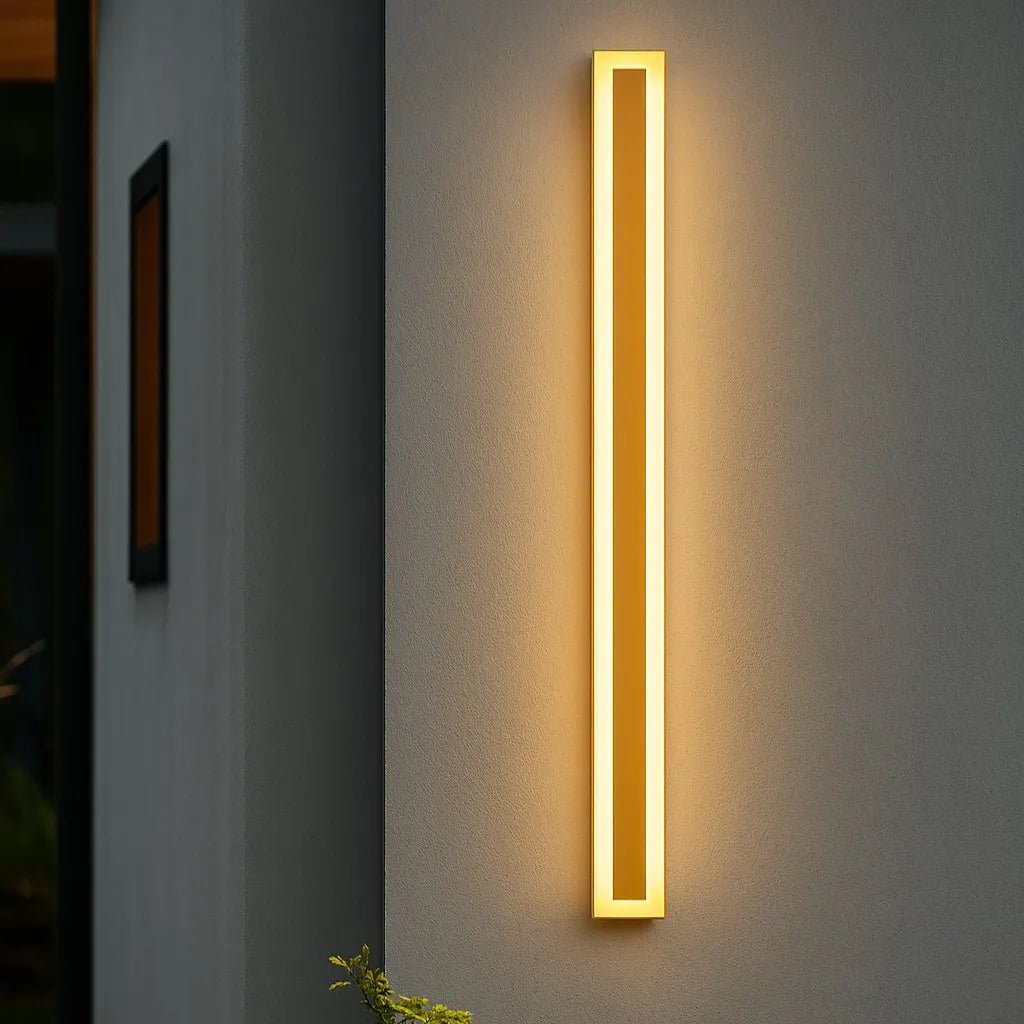 Elegant Linear Outdoor Wall Light with Dimmable LED and IP65 Rating | Modern Golden Design for Stylish Exteriors