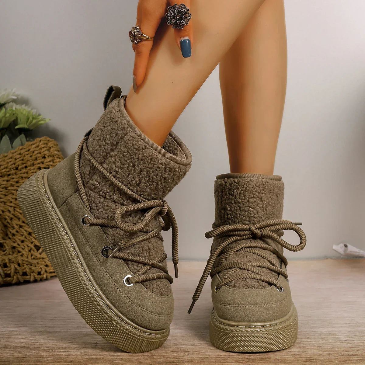 Leanne | Women's Stylish Lace-Up Winter Boots