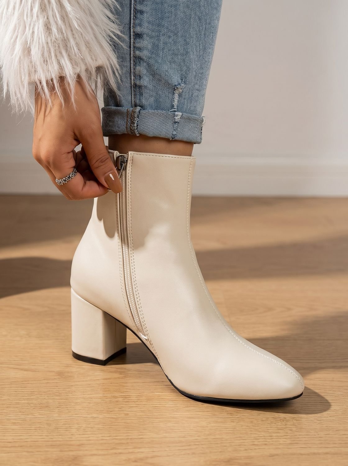 Niamh | Women's Pointed-Toe Ankle Boots