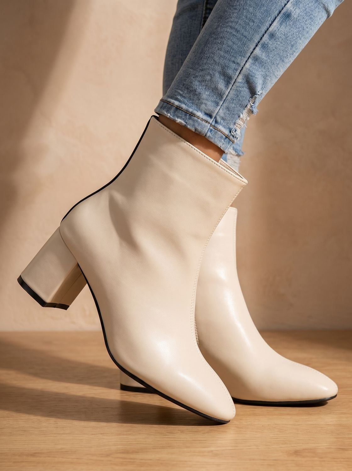 Niamh | Women's Pointed-Toe Ankle Boots